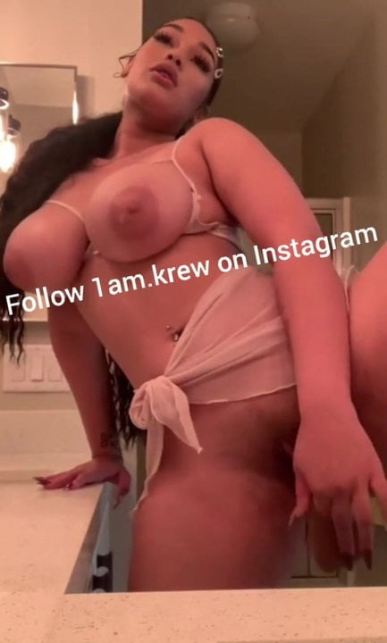 Hot4lexi using dildo to fucks herself on webcam